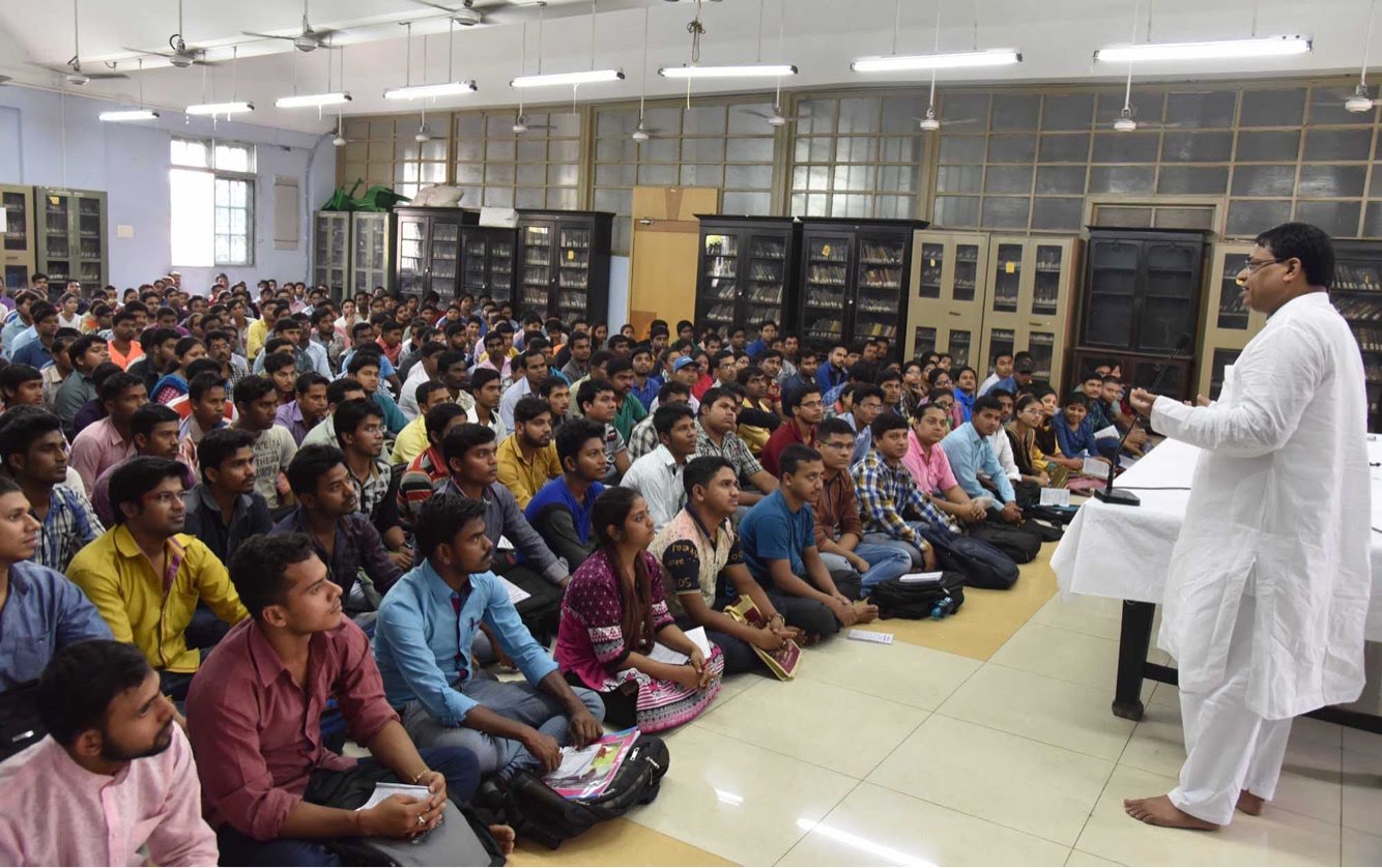 Large packed classroom with hundreds of students attending a session