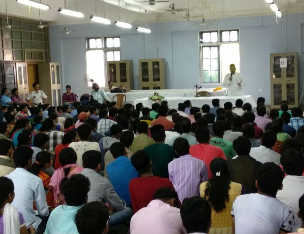 Master Kamal Hossain teaching a packed seminar hall of competitive-exam aspirants in Kolkata